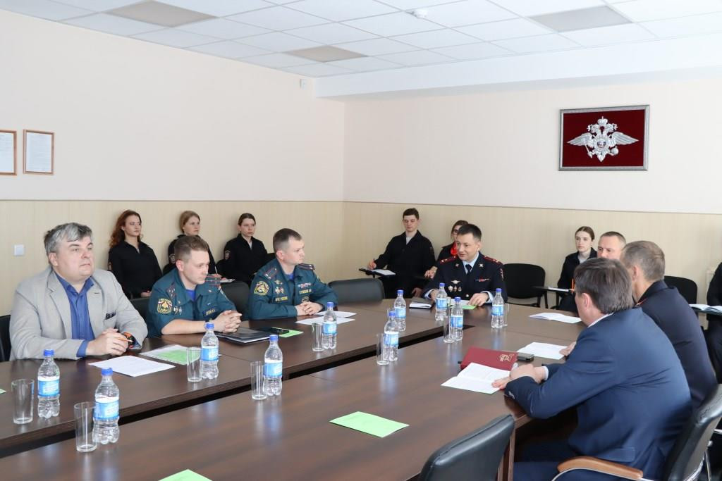 МЕЖВЕДОМСТВЕННЫЙ КРУГЛЫЙ СТОЛ
